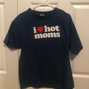 I heart hot moms tee